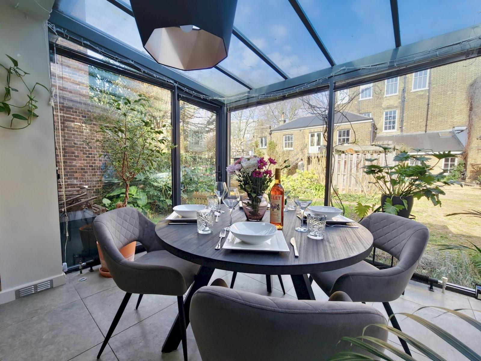 Spacious With Conservatory Dining Ptk