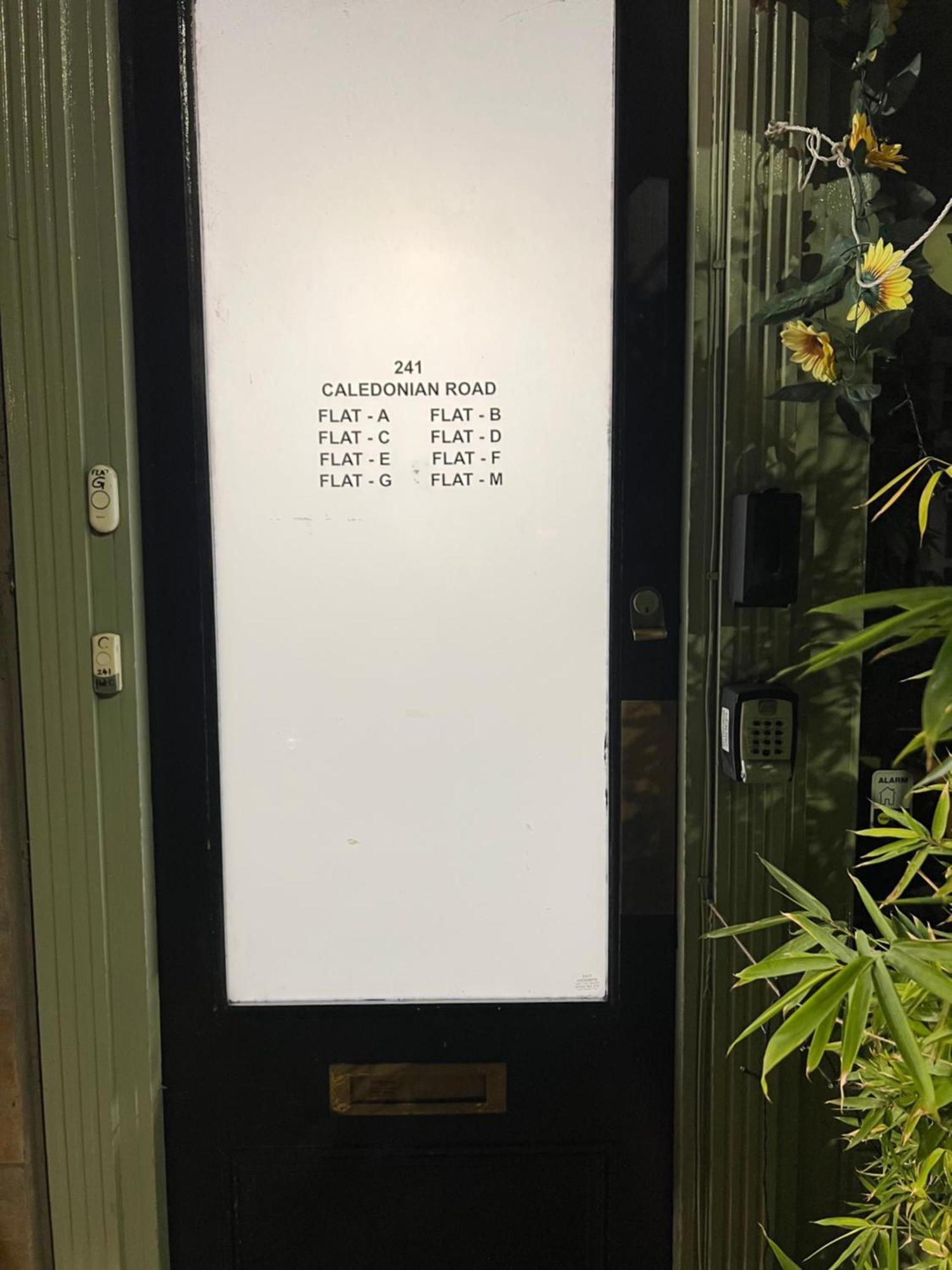 2 Bed In On 3rd Floor - Newly Refurbished - No Lift Londres