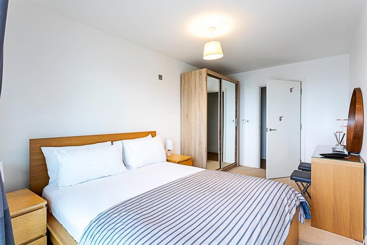 Apartment Trendy Queen's Park With Views Across *