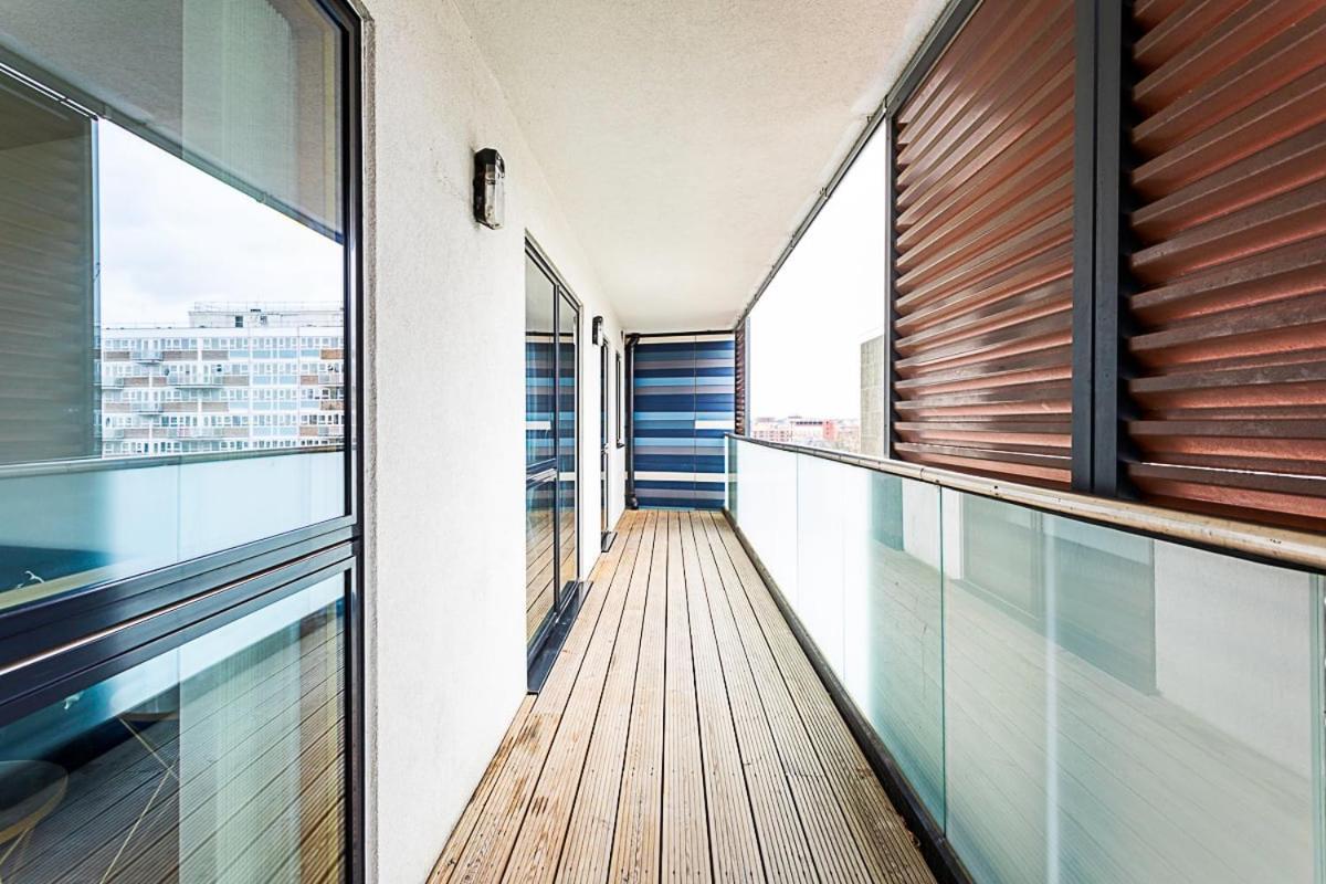 Trendy Queen's Park With Views Across Apartment