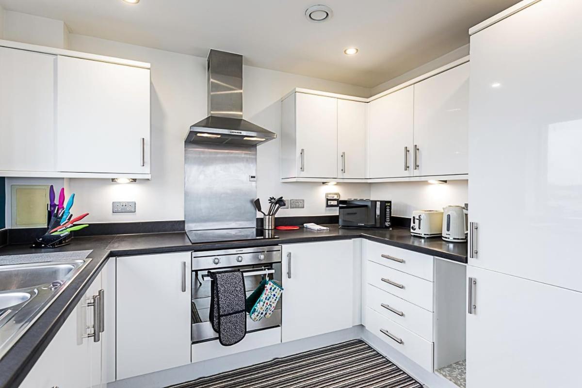 Apartment Trendy Queen's Park With Views Across