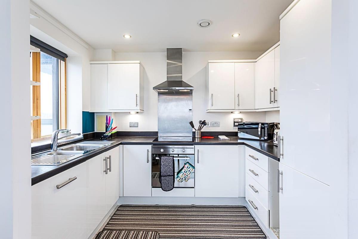 Trendy Queen's Park With Views Across Apartment