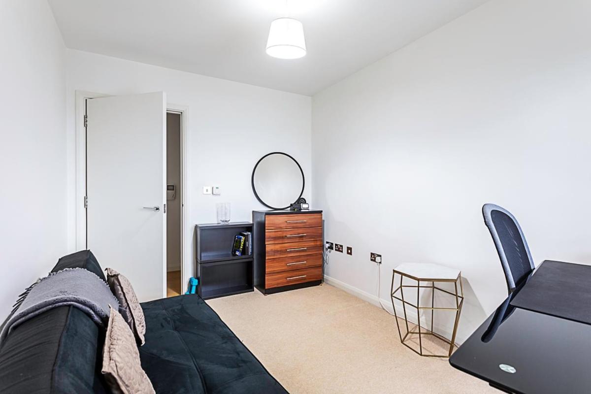 Apartment Trendy Queen's Park With Views Across