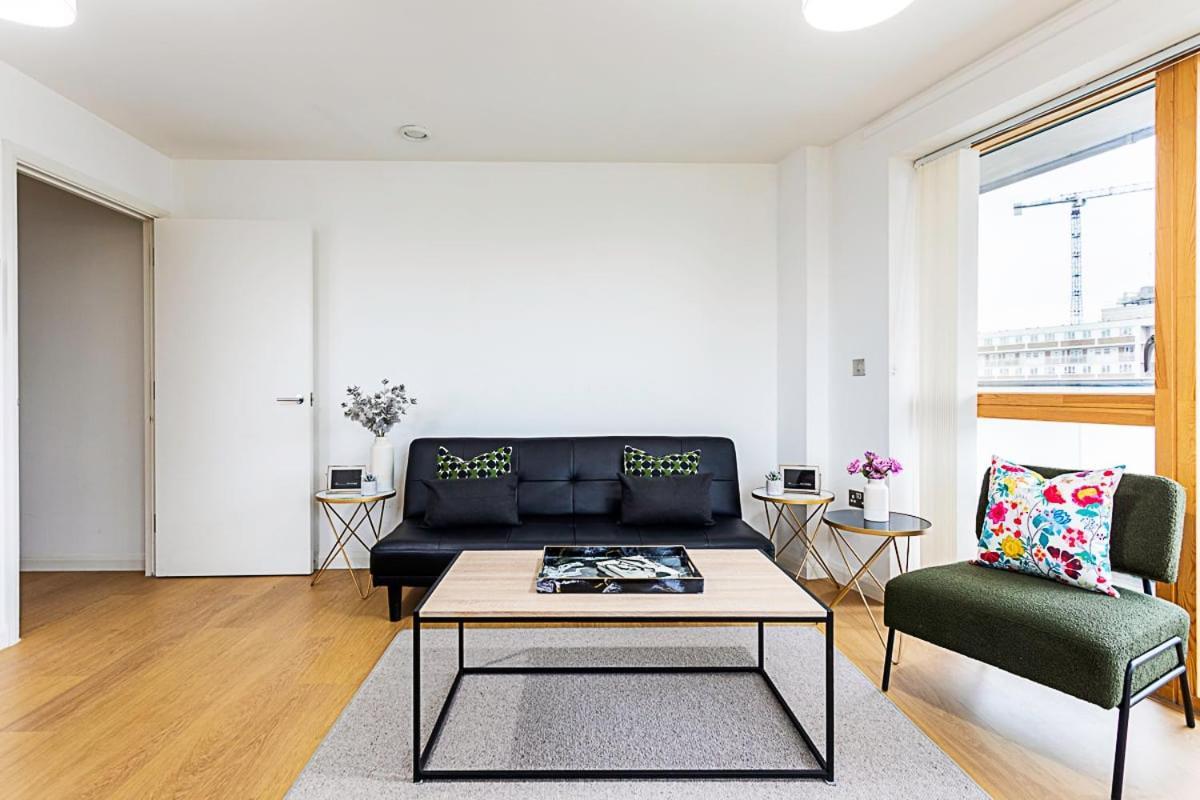 Trendy Queen's Park With Views Across Apartment London