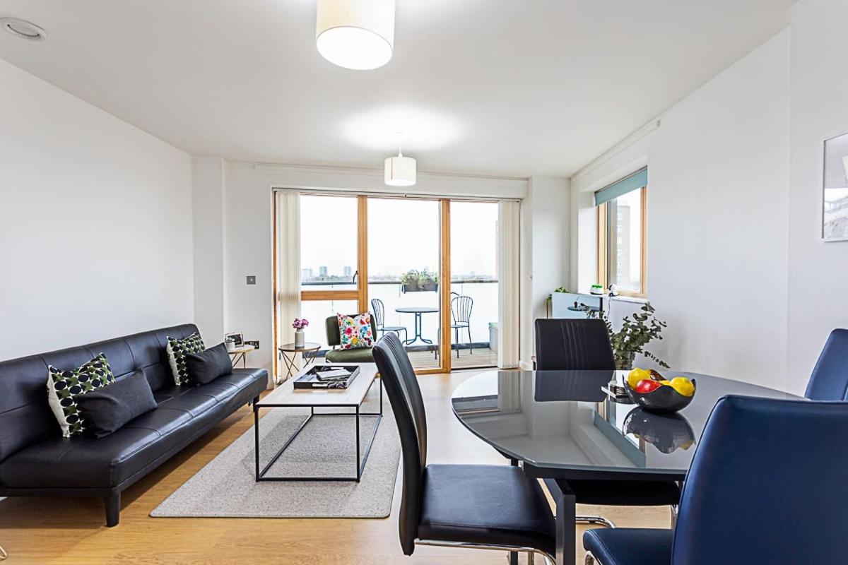 Trendy Queen's Park With Views Across * London