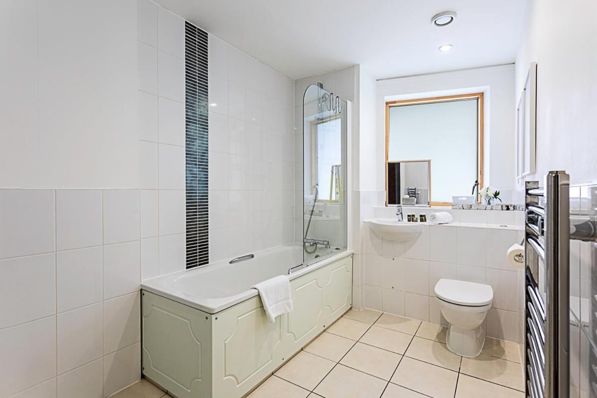 Apartment Trendy Queen's Park With Views Across *