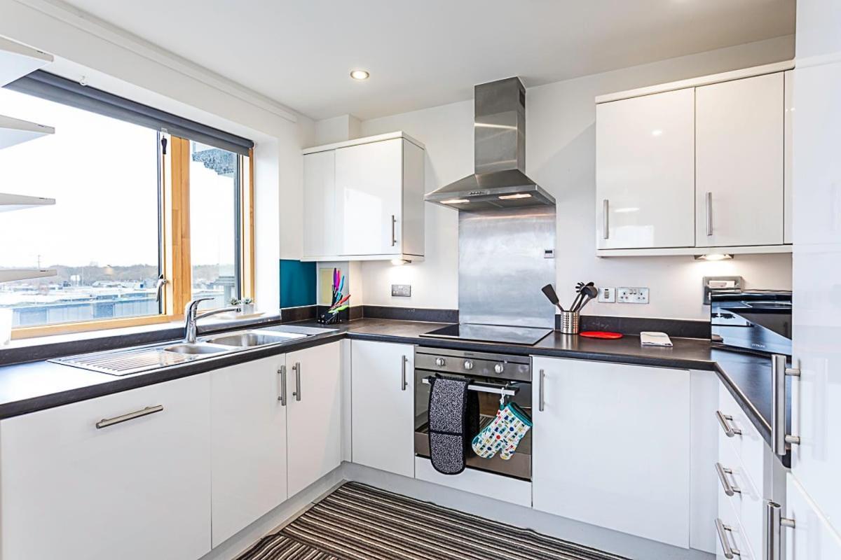Trendy Queen's Park With Views Across London