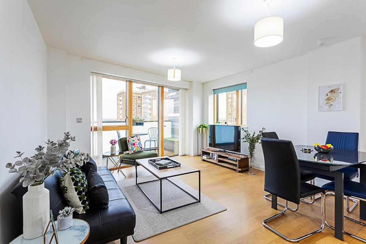Trendy Queen's Park With Views Across *