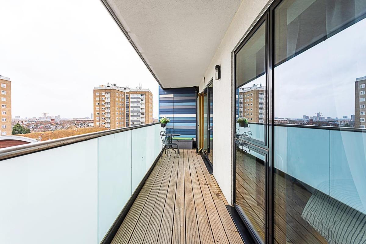 Trendy Queen's Park With Views Across * London