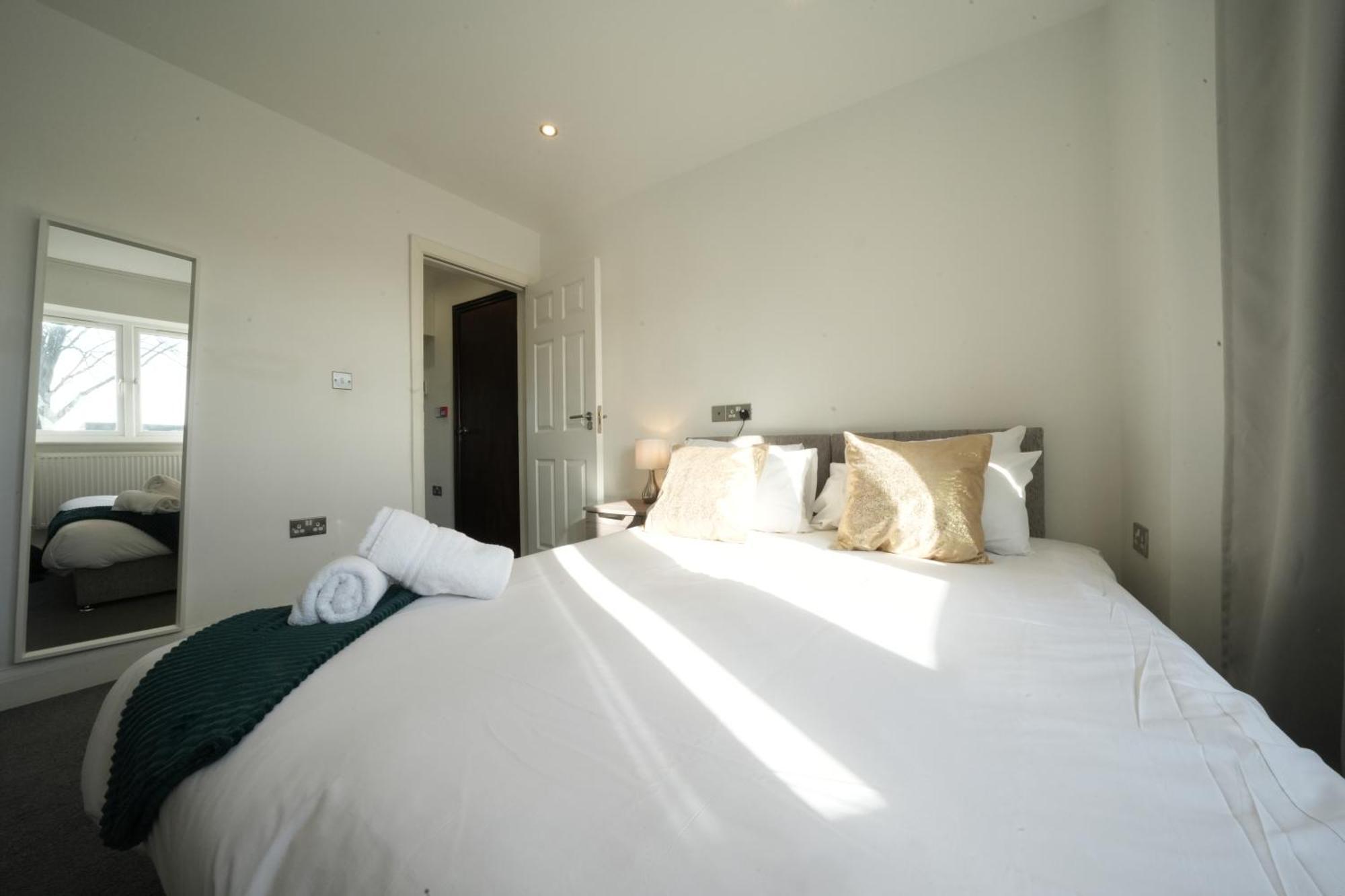Hatton Apartments: Airport-adjacent With Free Parking And Underground Access * Londres