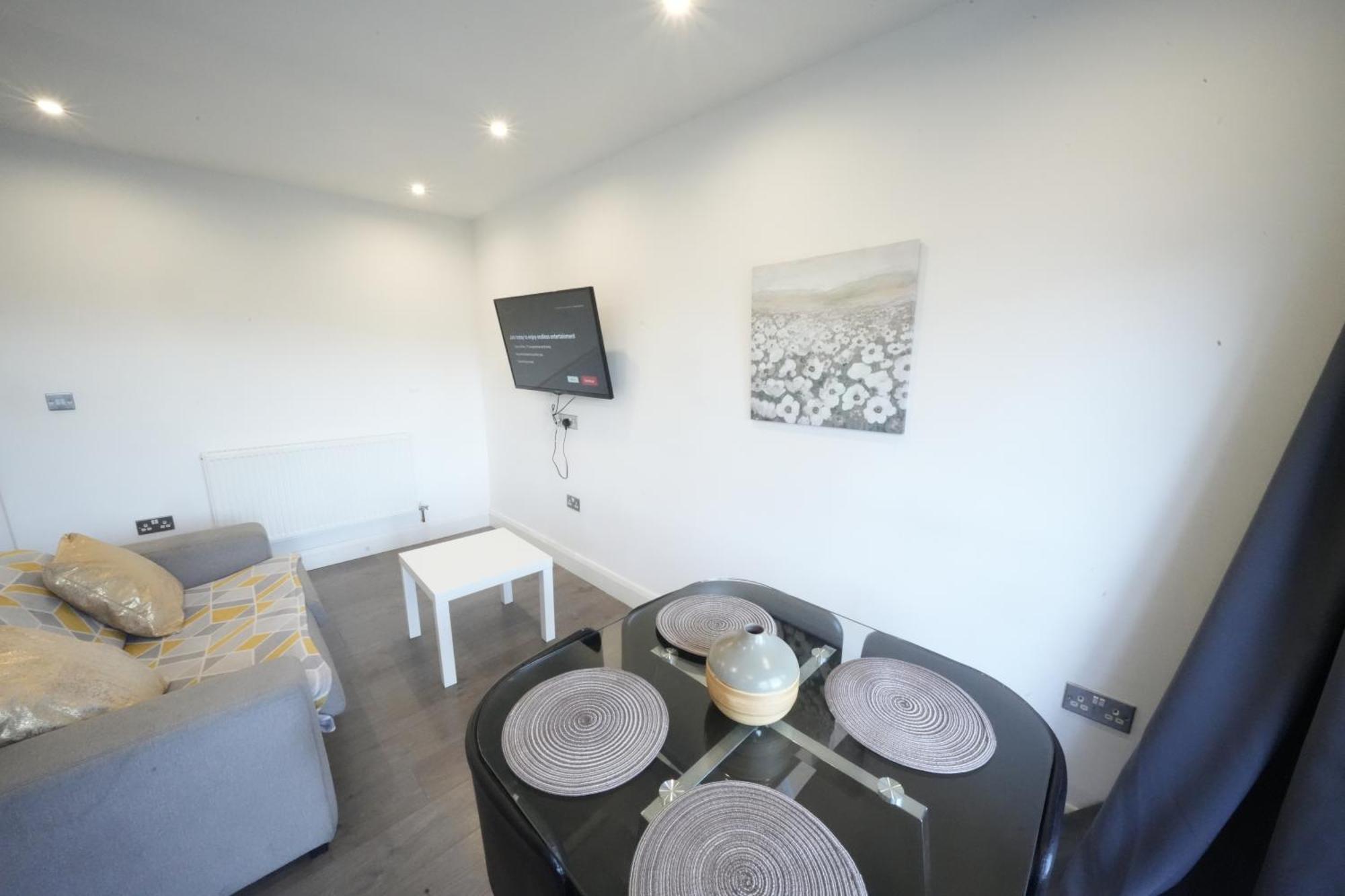 Hatton Apartments: Airport-adjacent With Free Parking And Underground Access Apartamento