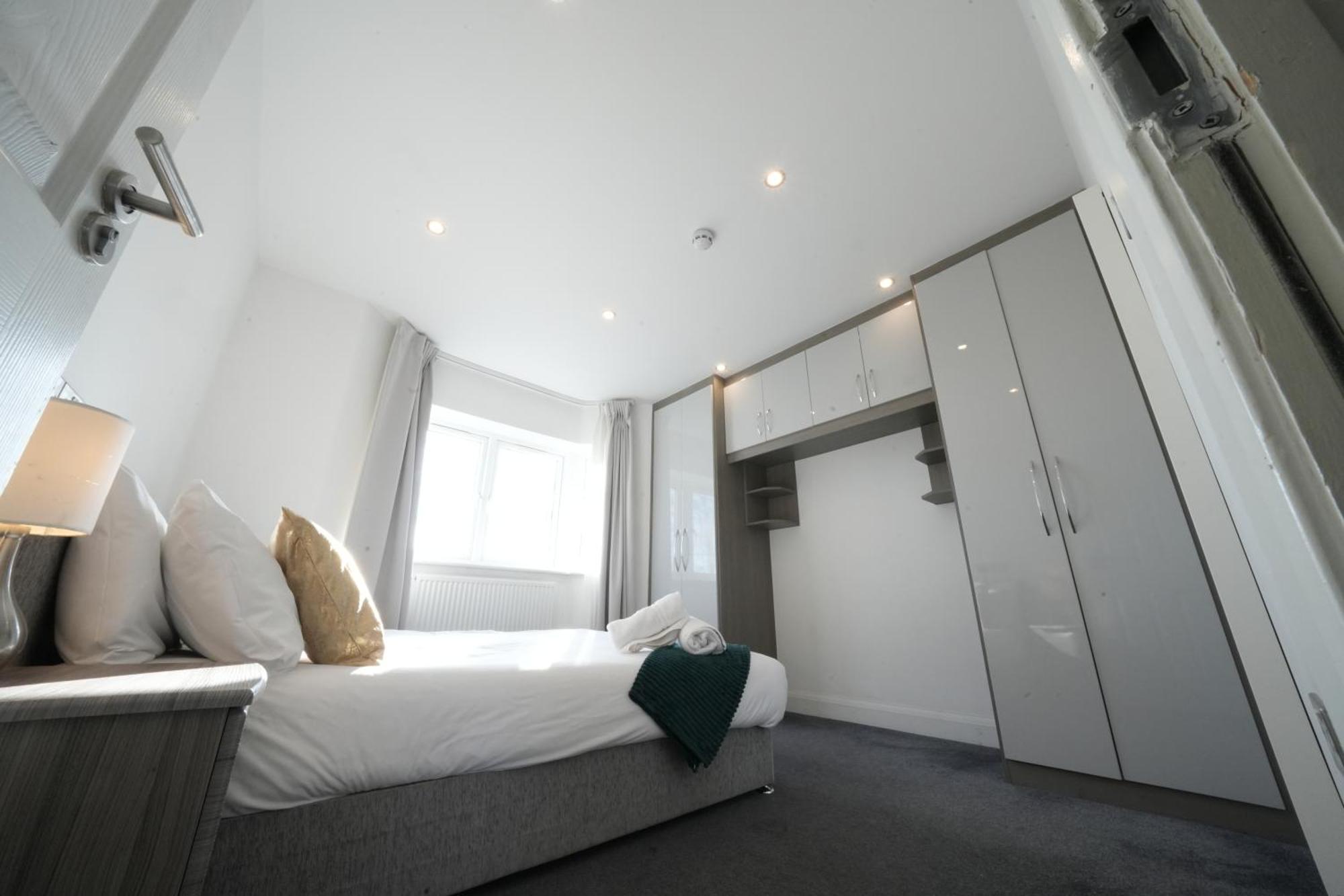 Hatton Apartments: Airport-adjacent With Free Parking And Underground Access Apartamento Londres