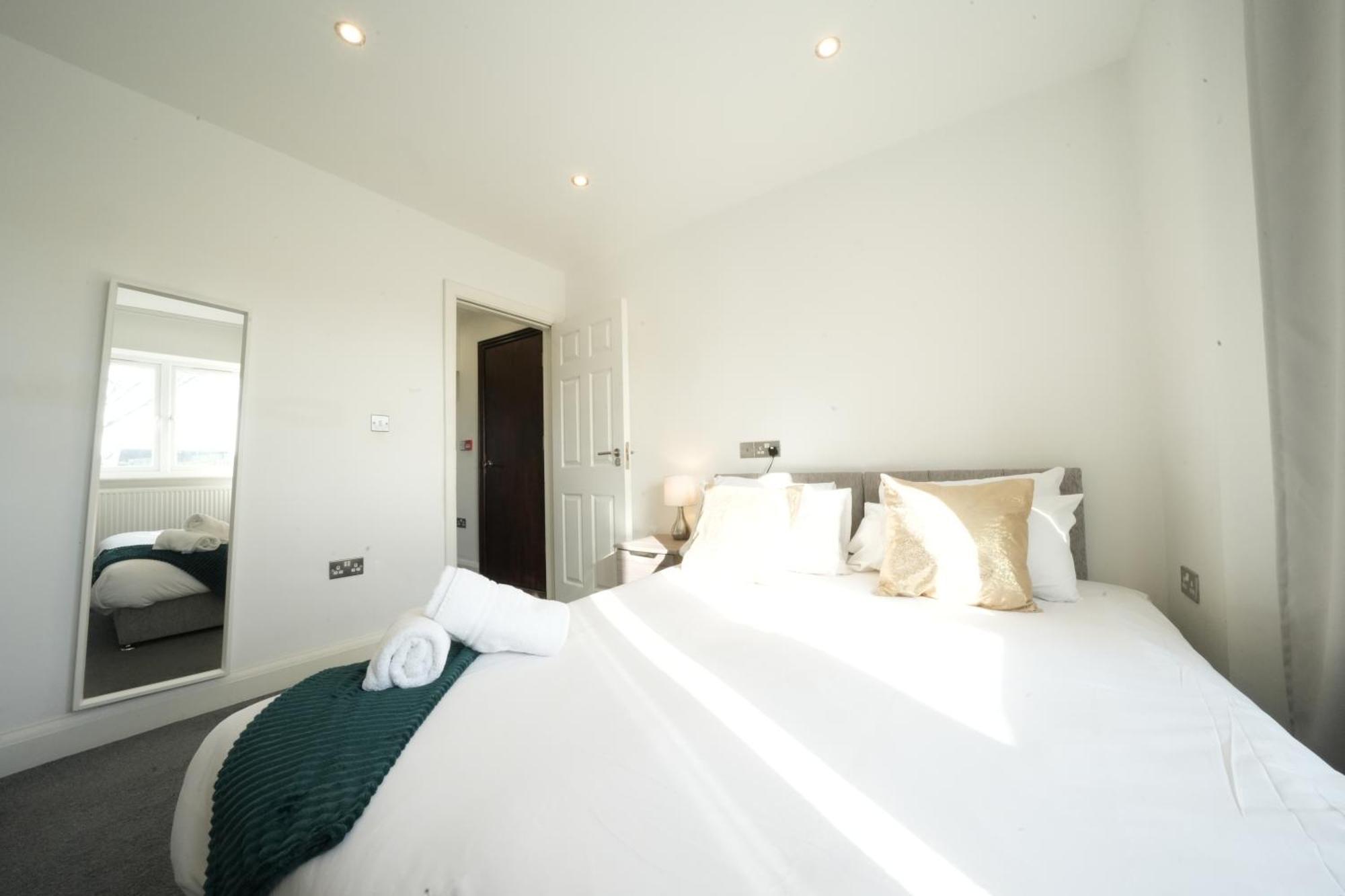 Hatton Apartments: Airport-adjacent With Free Parking And Underground Access * Londres