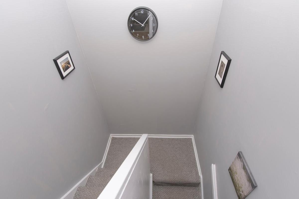 Apartamento Lovely 2-bed 20 Mins To