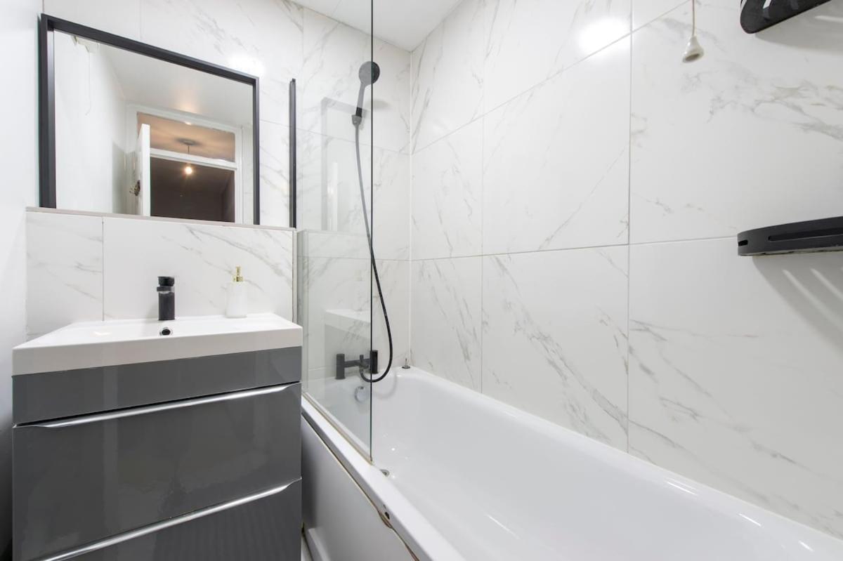 Lovely 2-bed 20 Mins To Apartamento