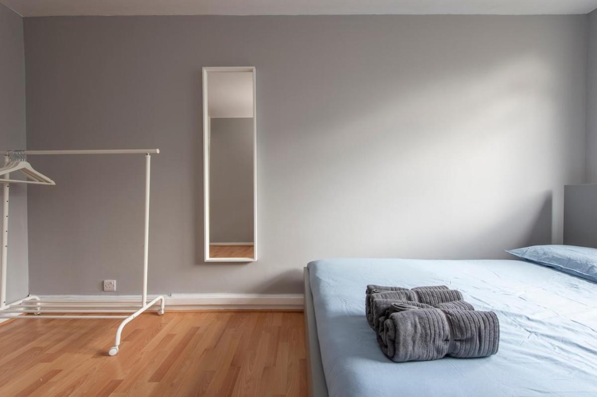 Apartamento Lovely 2-bed 20 Mins To
