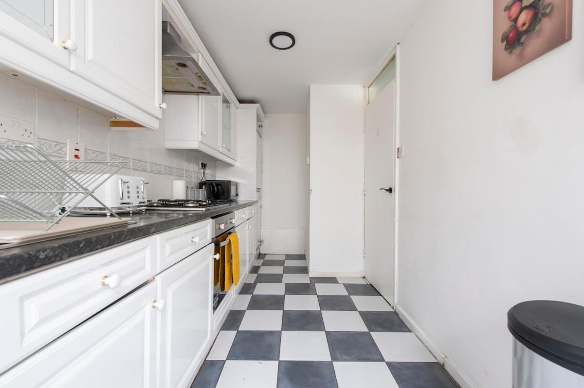 Lovely 2-bed 20 Mins To Apartamento *