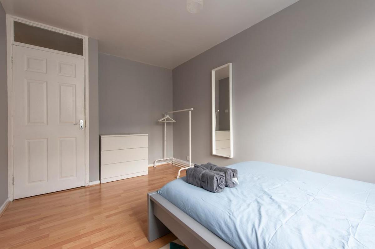 Apartamento Lovely 2-bed 20 Mins To *