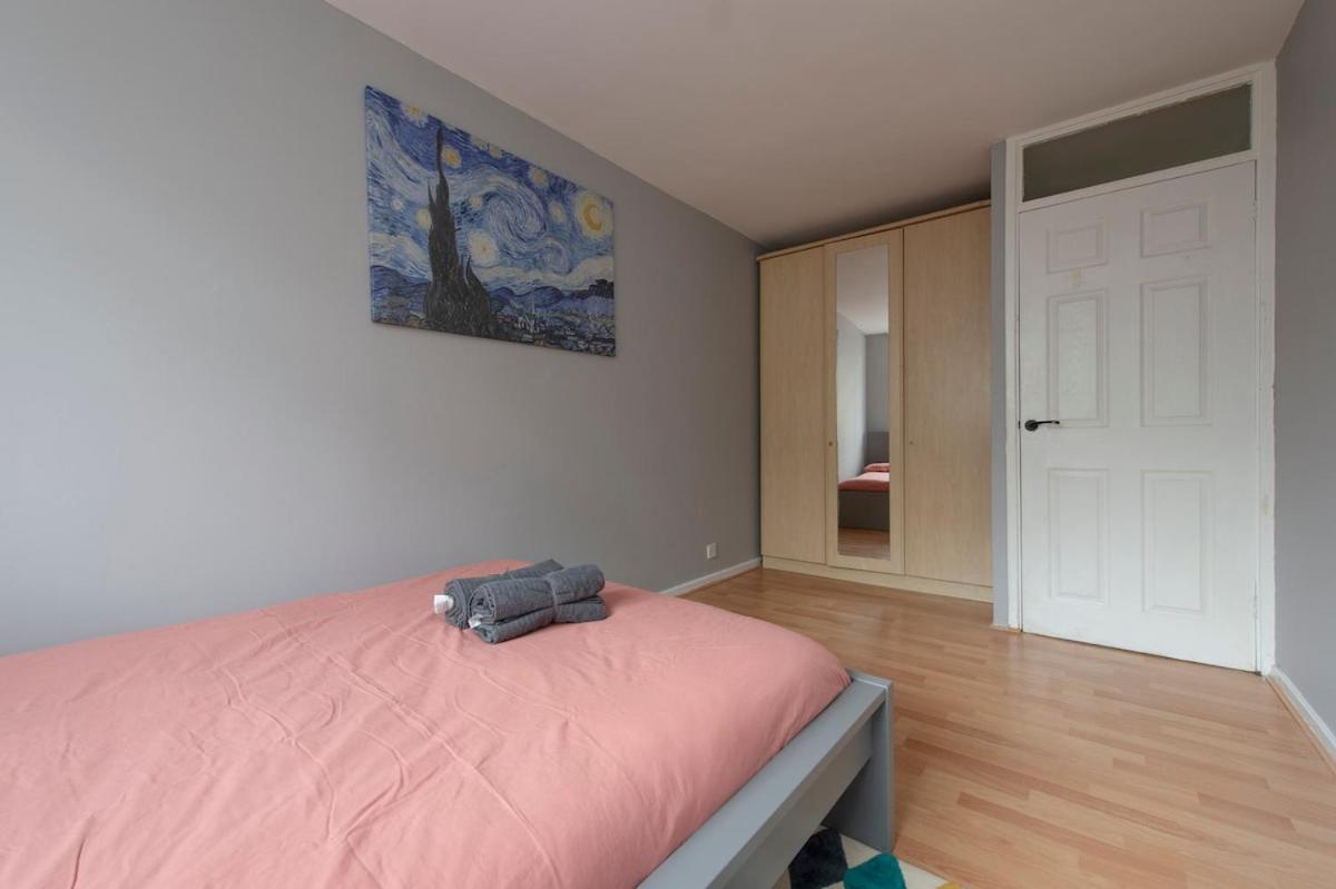 Lovely 2-bed 20 Mins To Apartamento Londres