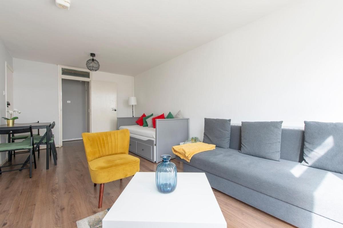 Apartamento Lovely 2-bed 20 Mins To