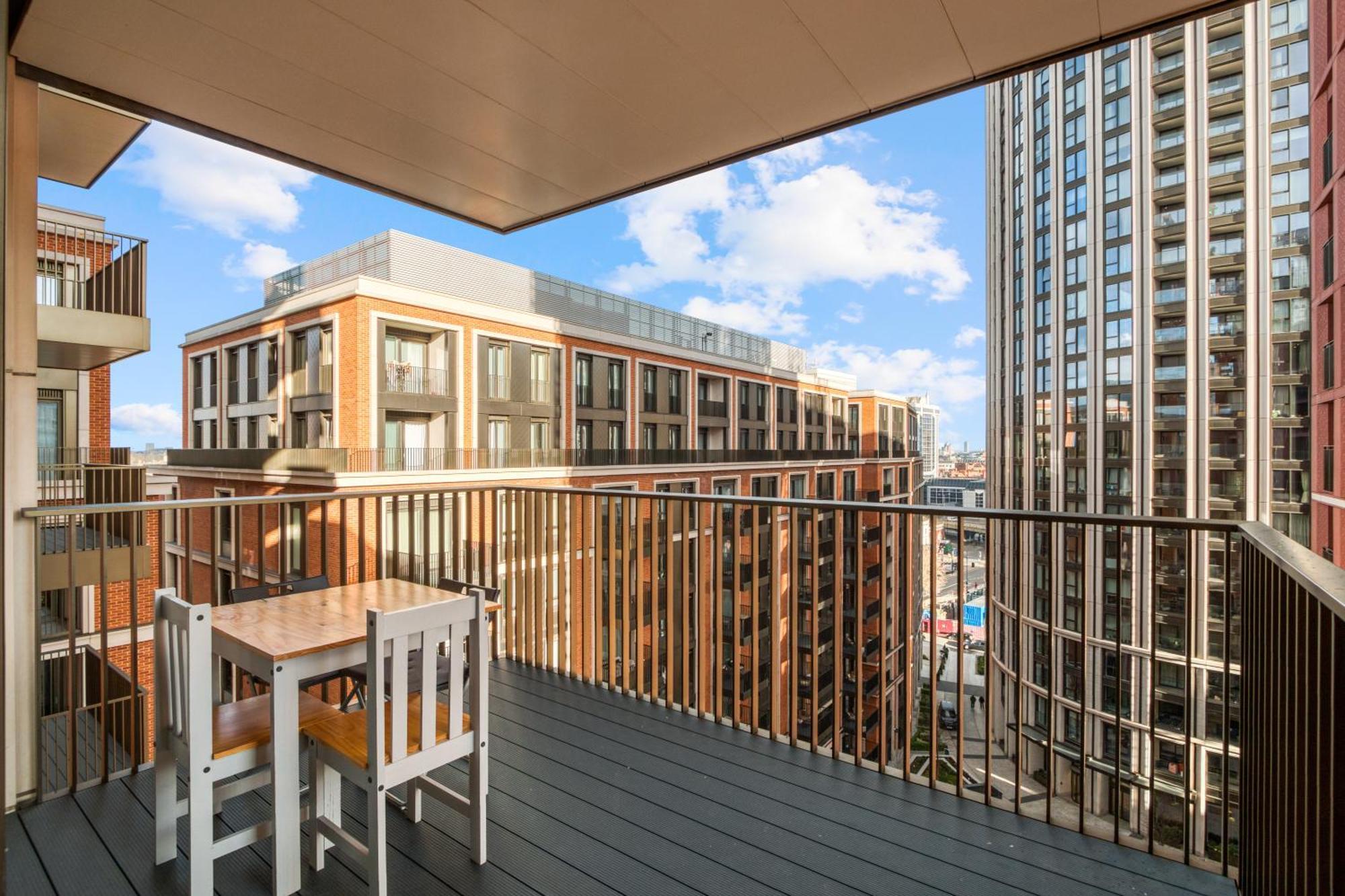 Hyde Park Luxury 2br 2ba Balcony