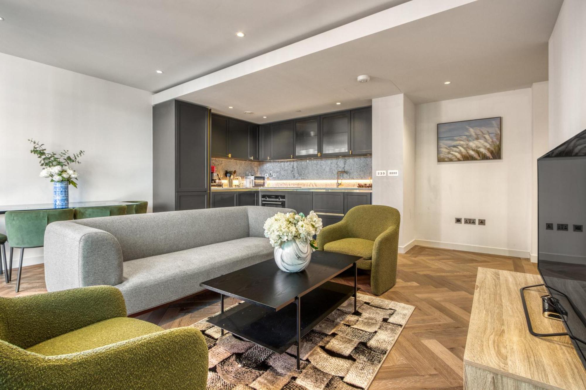 Hyde Park Luxury 2br 2ba Balcony