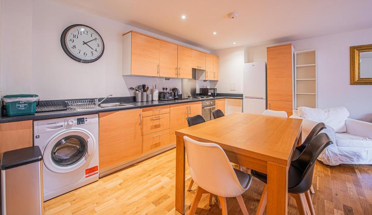 Stylish Spacious 3 Bed 5min Walk From Station Appartement