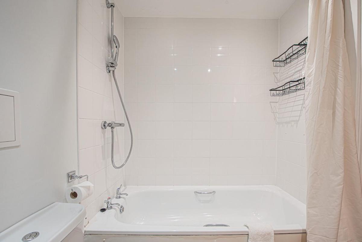 Stylish Spacious 3 Bed 5min Walk From Station Appartement