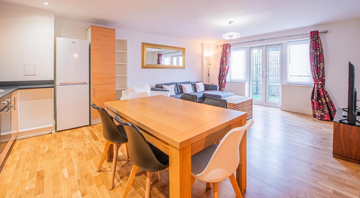 Stylish Spacious 3 Bed 5min Walk From Station * Londres