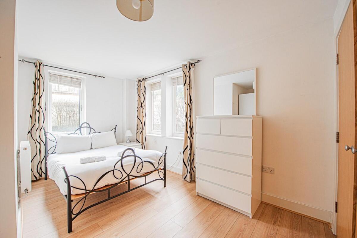 Stylish Spacious 3 Bed 5min Walk From Station * Londres