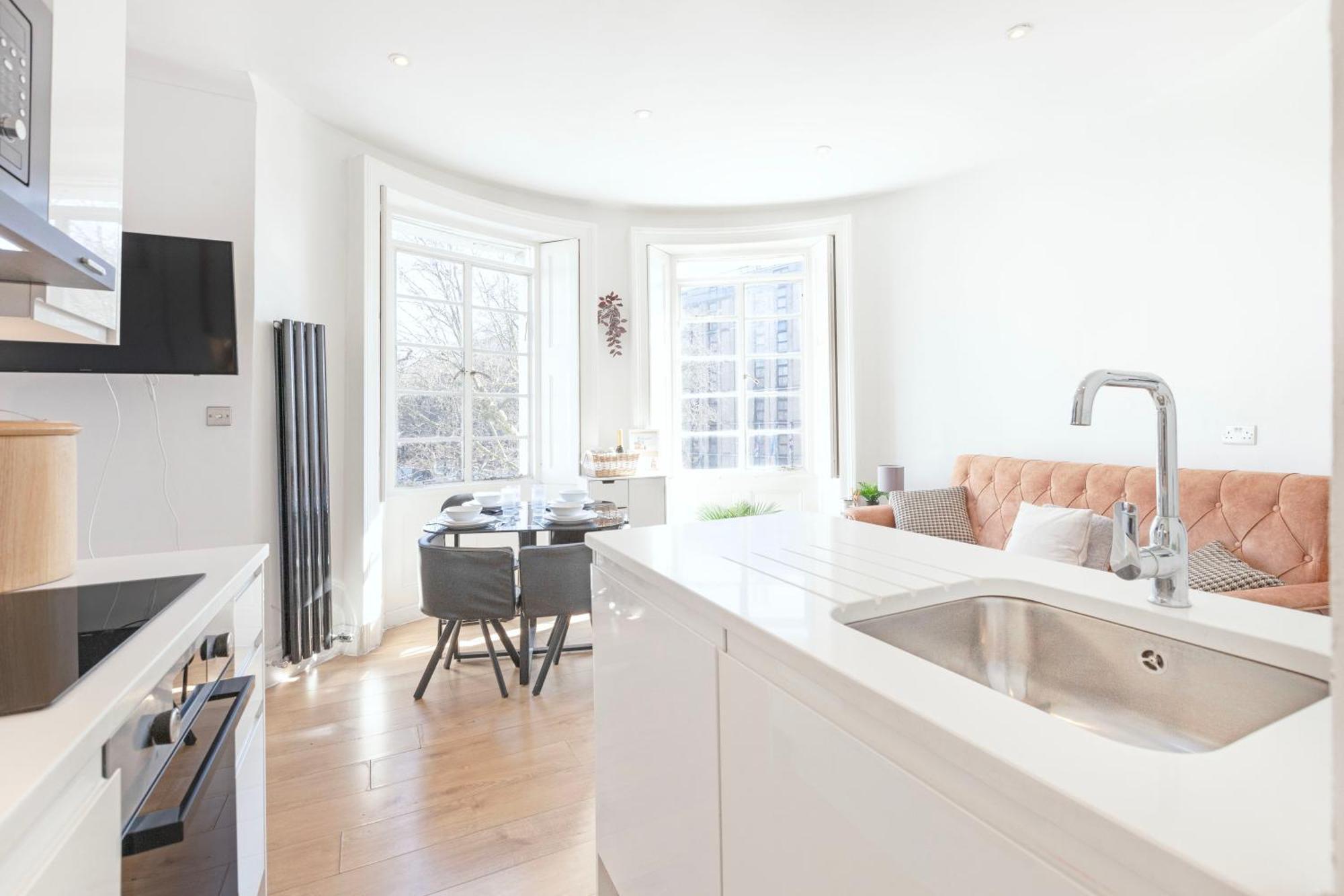 Luxury 2 Bedroom Flat In Royal Crescent * Londen
