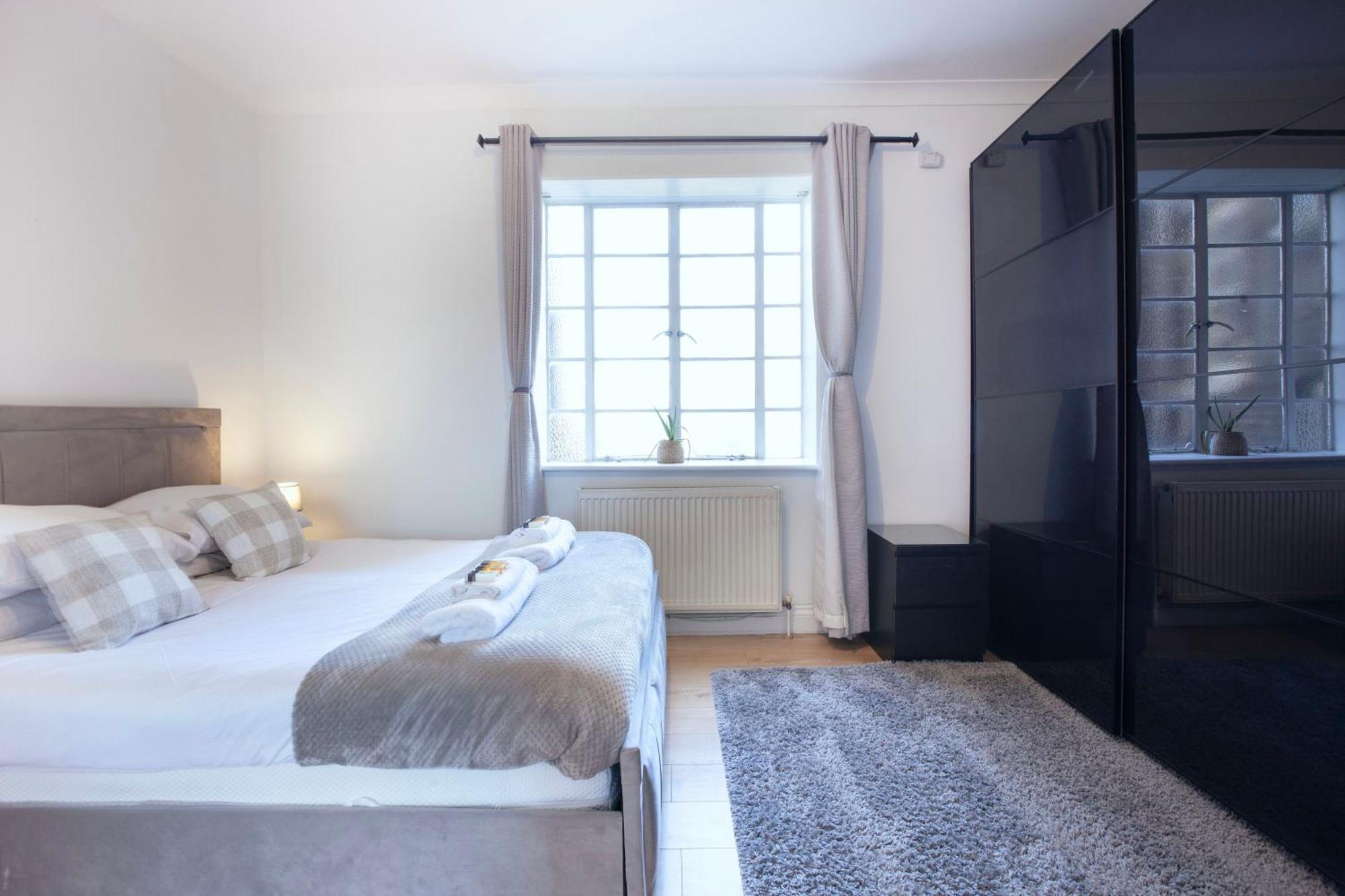 Luxury 2 Bedroom Flat In Royal Crescent