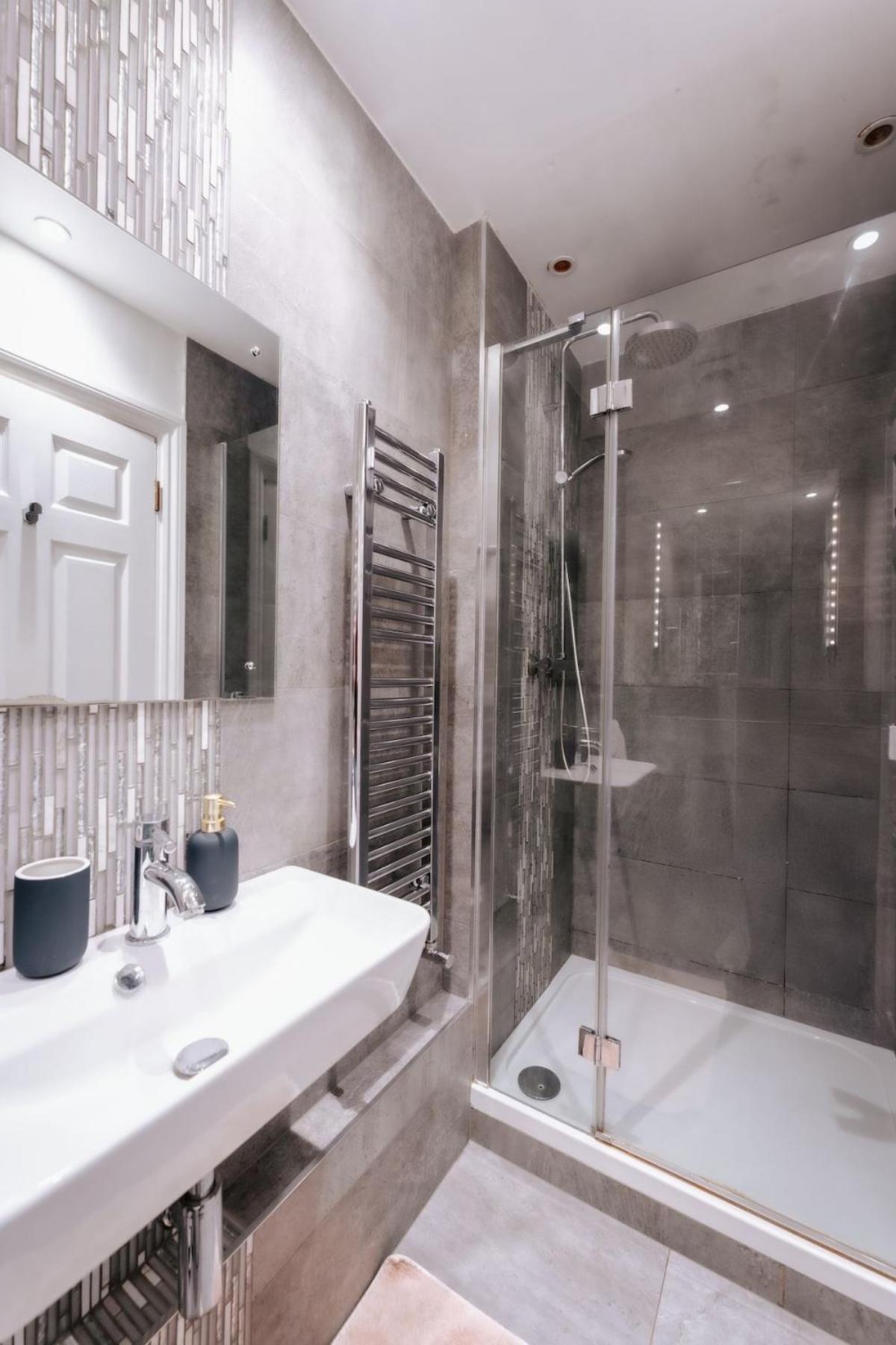 Modern 2-bedroom Next To Chelsea Stadium Apartamento *