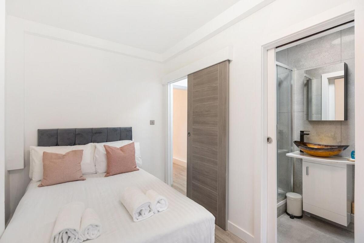 Scott Ellis 1 Appartement *