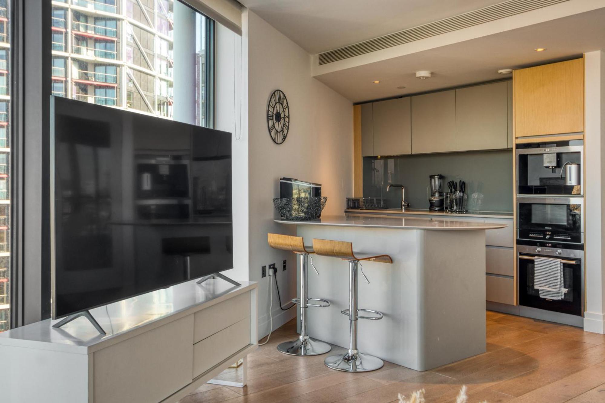 Battersea Power Station 2br 2ba River View Apartamento