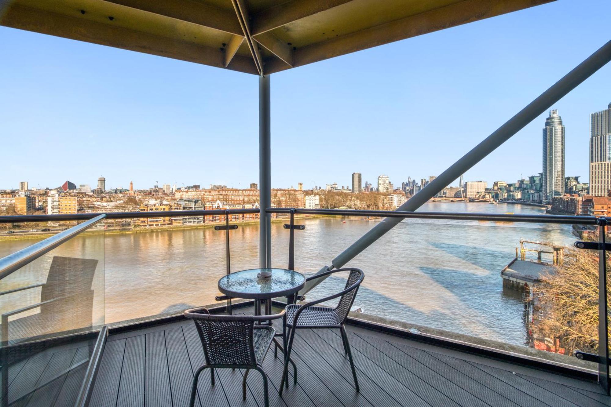 Battersea Power Station 2br 2ba River View Apartamento