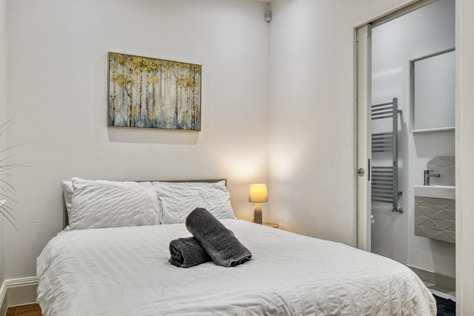 Unique Stylish Duplex 2br 2ba Balcony Appartement