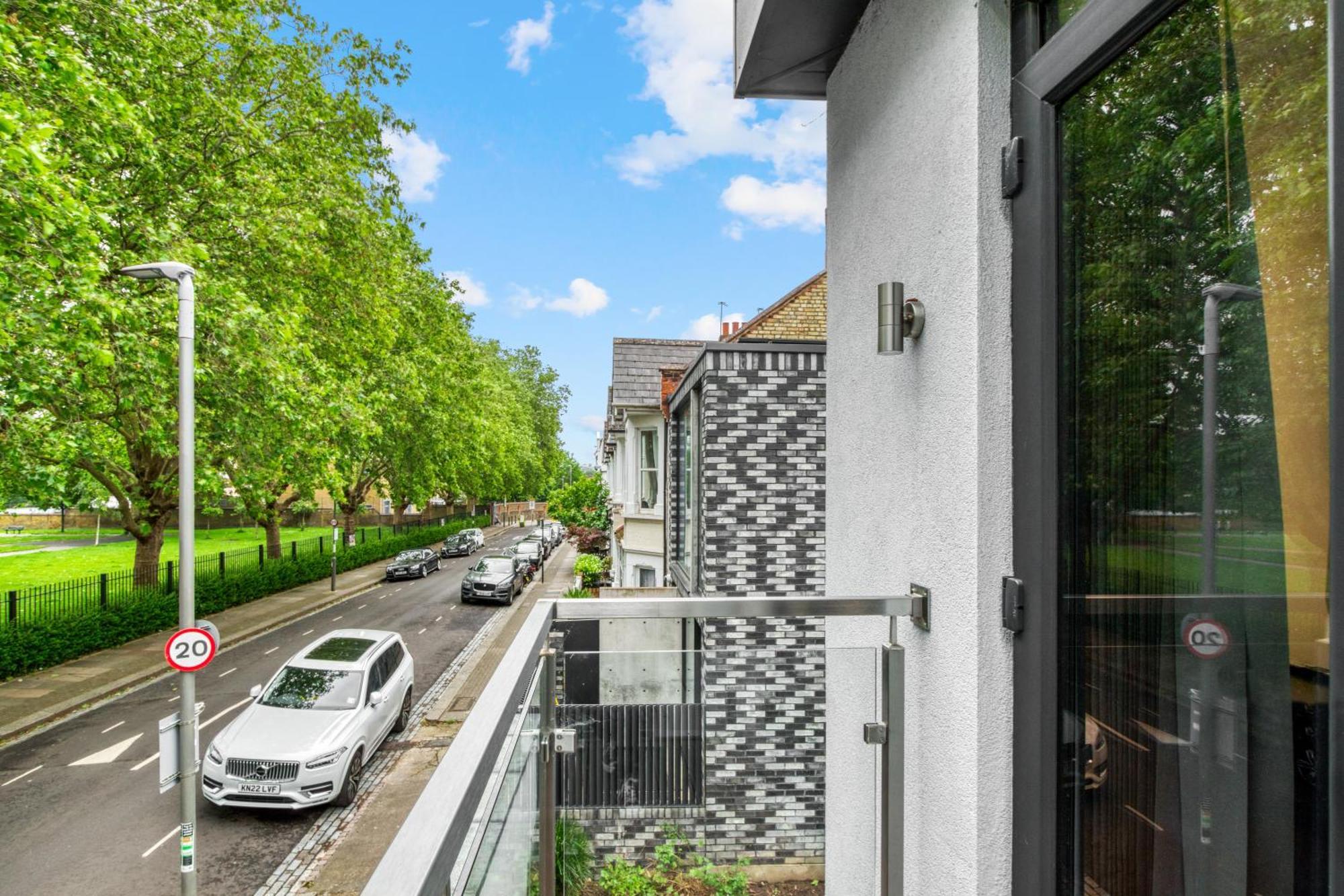 Unique Stylish Duplex 2br 2ba Balcony * Londres