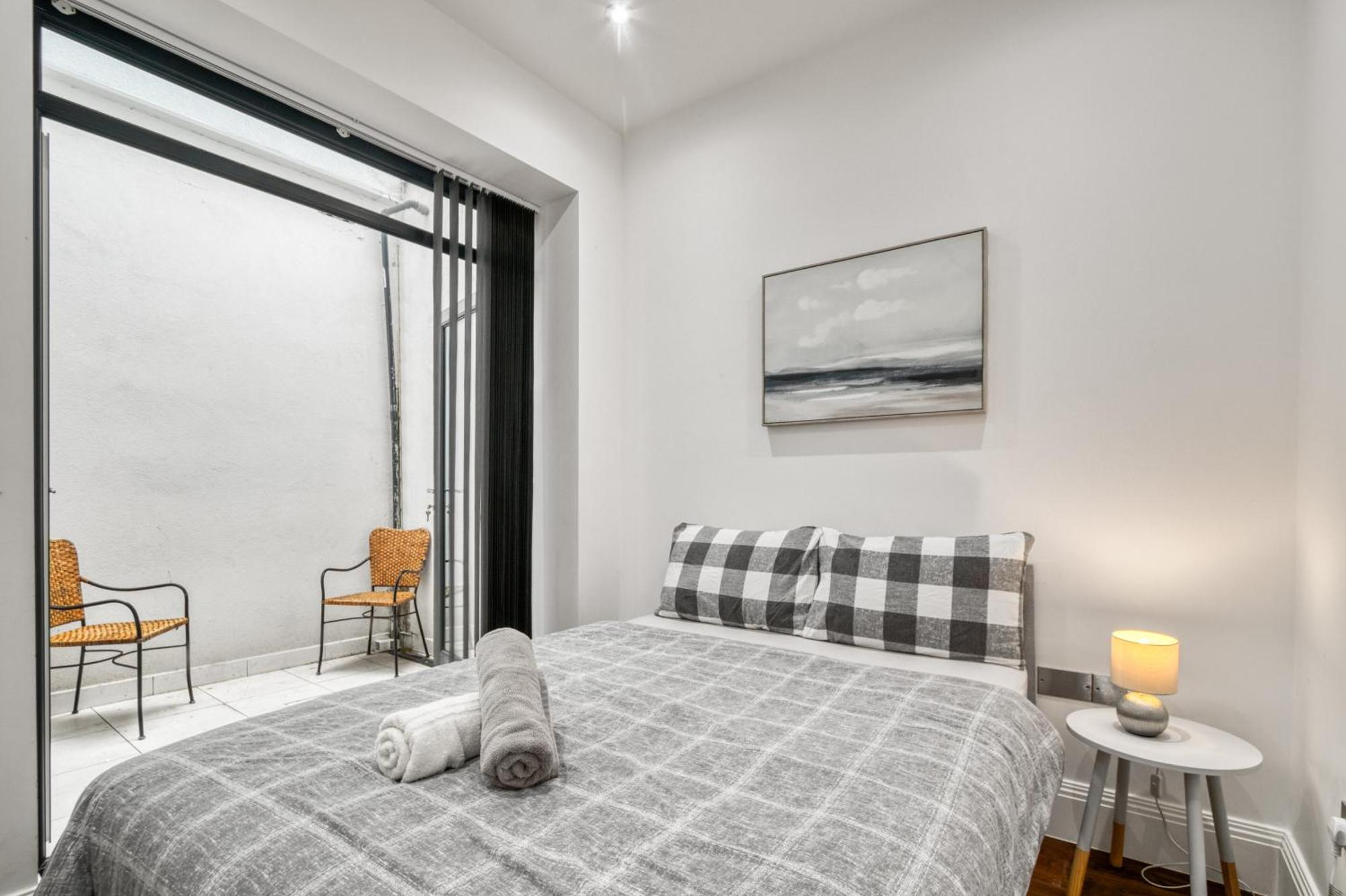 Elegant & Spacious House 3br 3ba Balcony Patio Londres