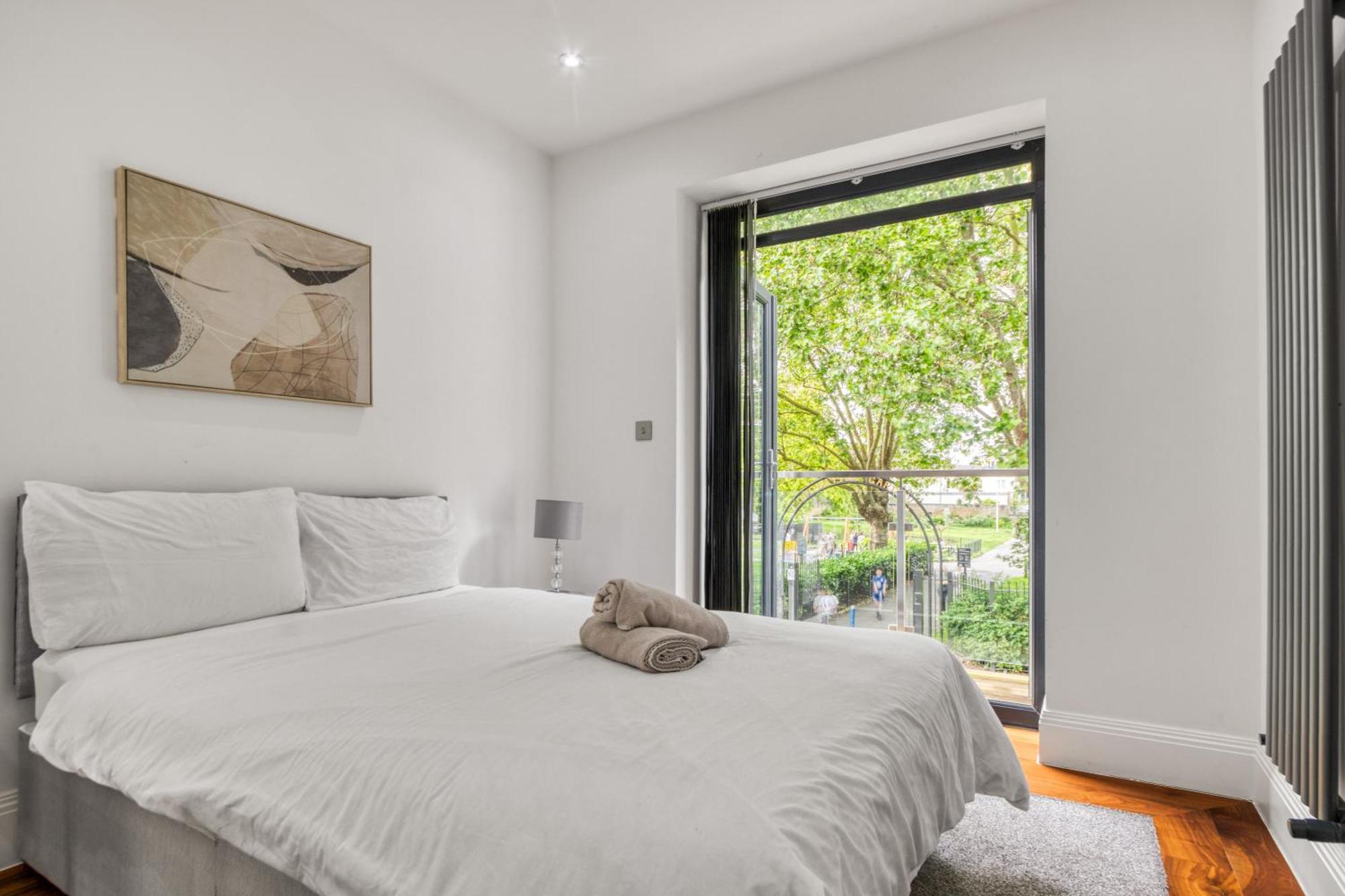 Elegant & Spacious House 3br 3ba Balcony Patio Londres