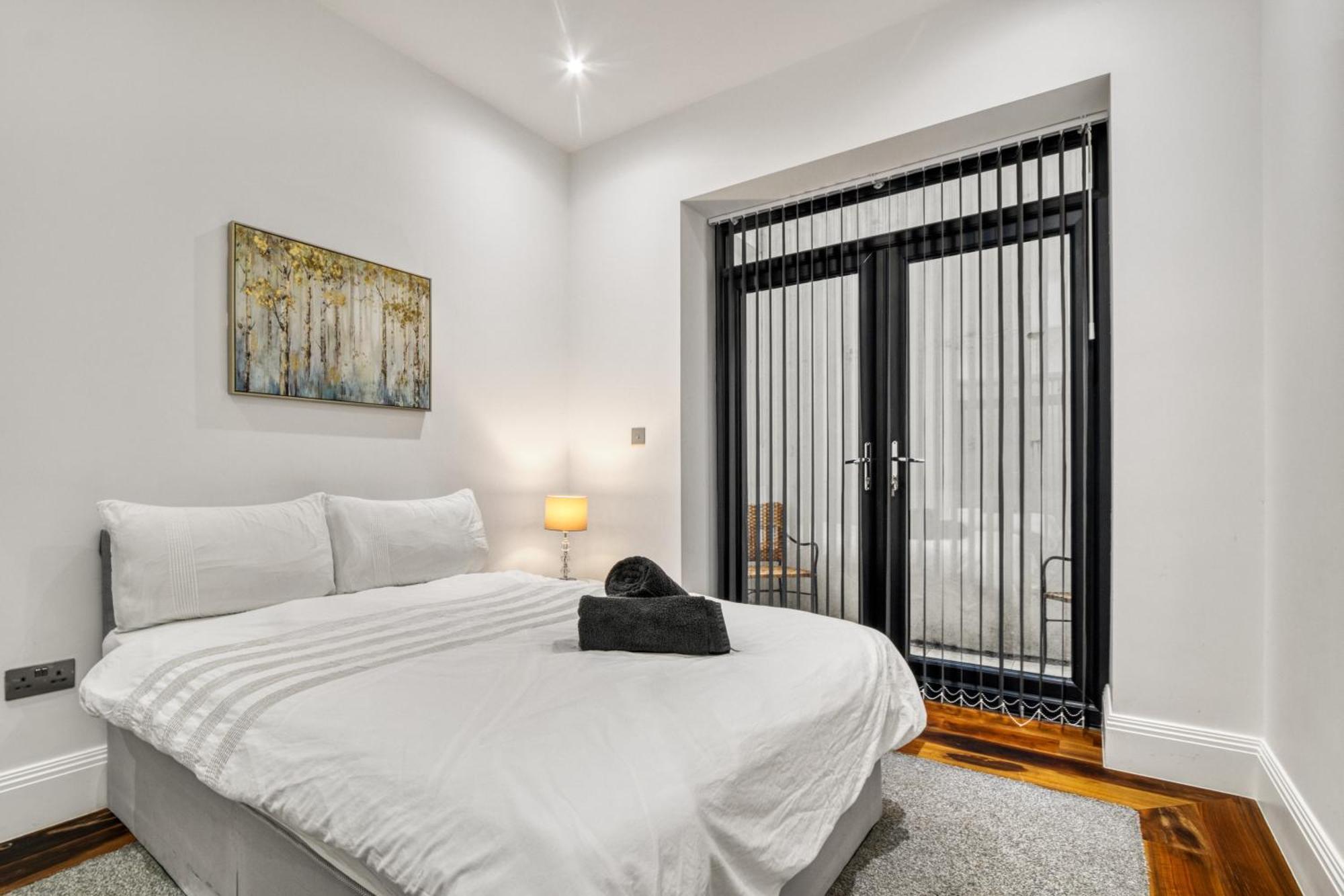Elegant & Spacious House 3br 3ba Balcony Patio * Londres