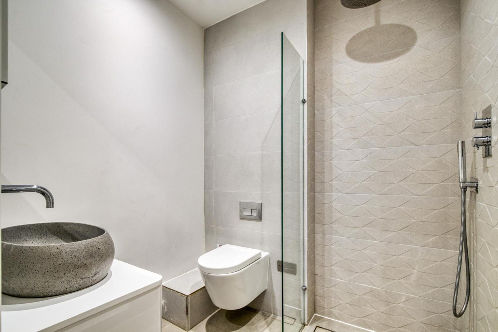 Elegant & Spacious House 3br 3ba Balcony Patio Appartement *