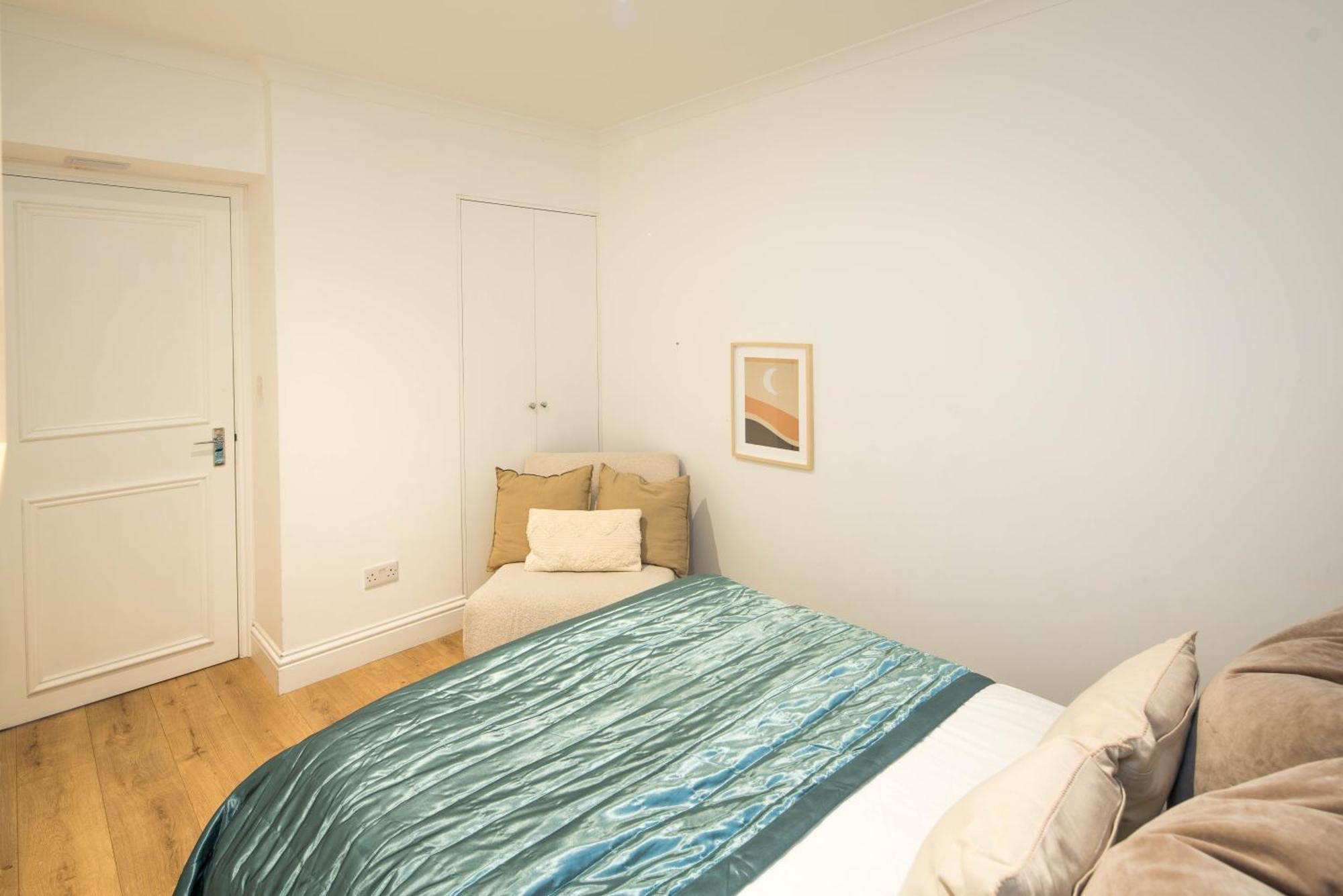 One Bedroom And 2 Bed In South Kensington-very Lively Area Apartamento