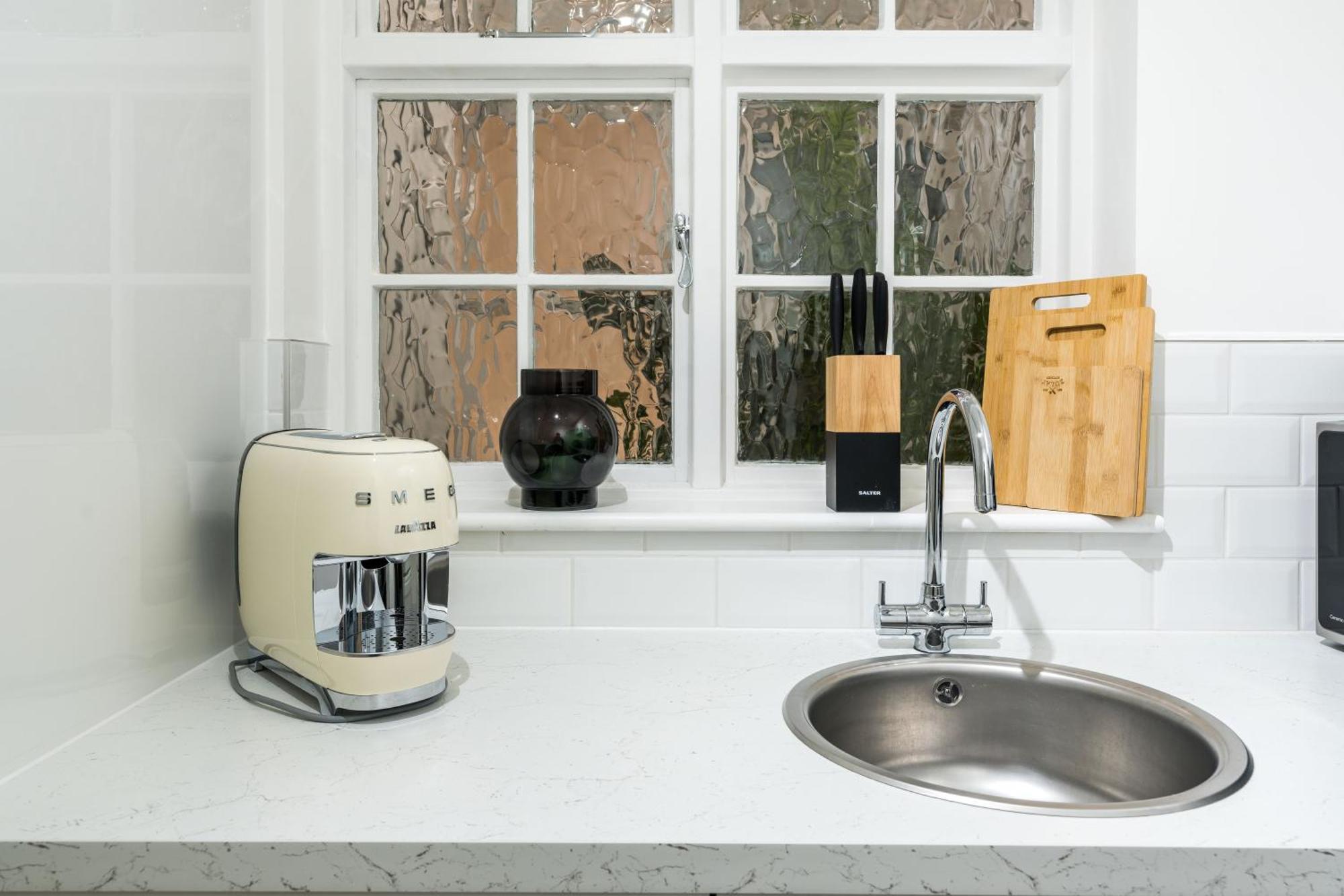 One Bedroom And 2 Bed In South Kensington-very Lively Area Appartement *