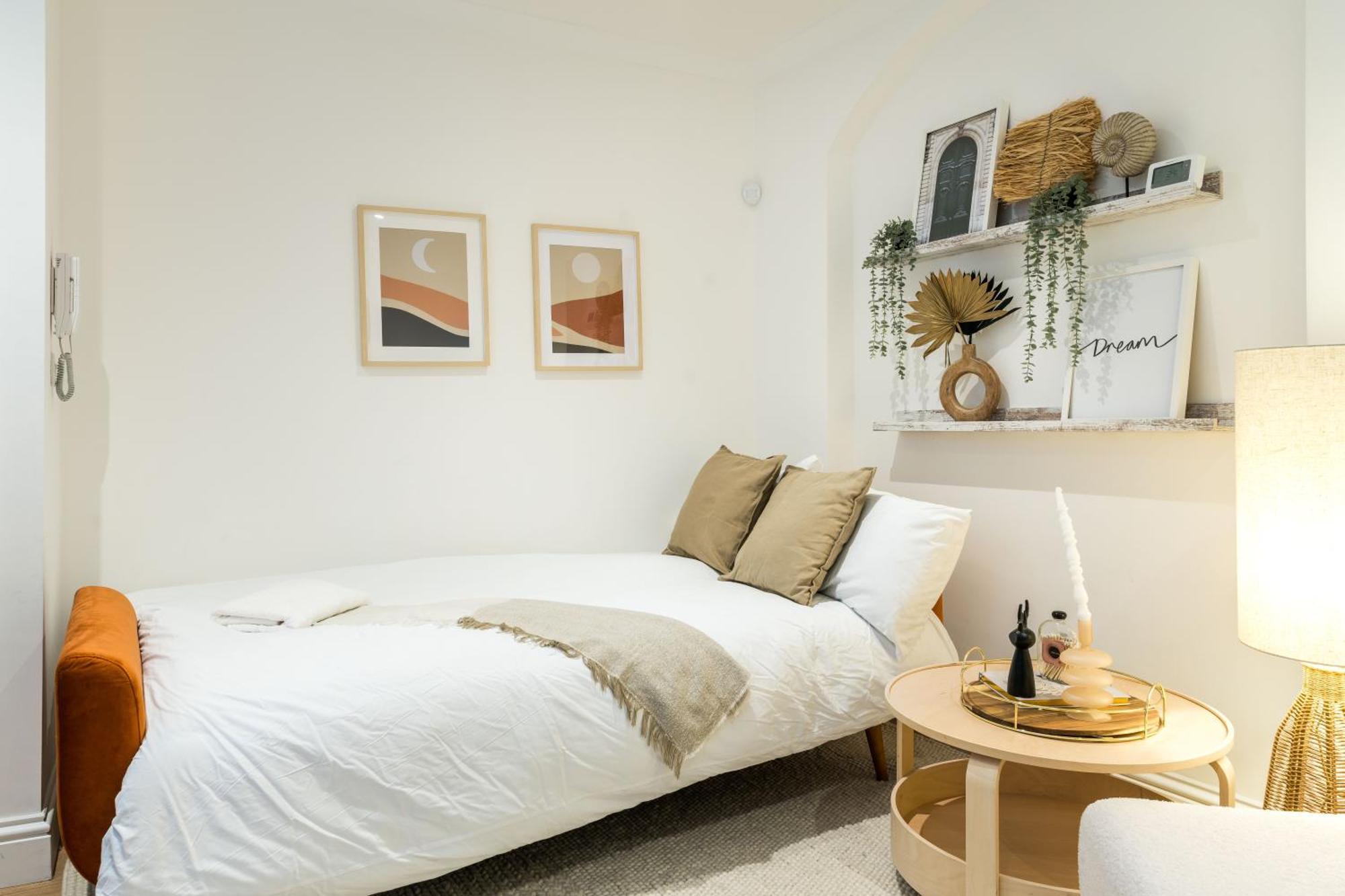 One Bedroom And 2 Bed In South Kensington-very Lively Area Appartement Londres