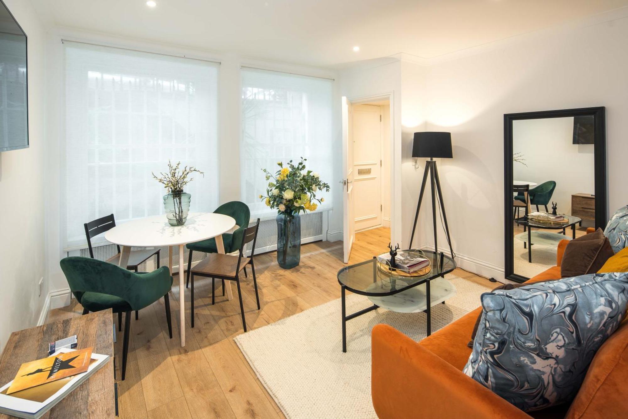 One Bedroom And 2 Bed In South Kensington-very Lively Area Appartement Londres