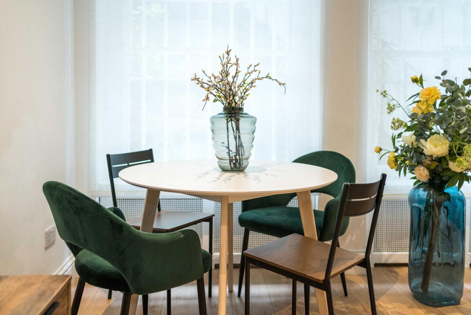 Appartement One Bedroom And 2 Bed In South Kensington-very Lively Area