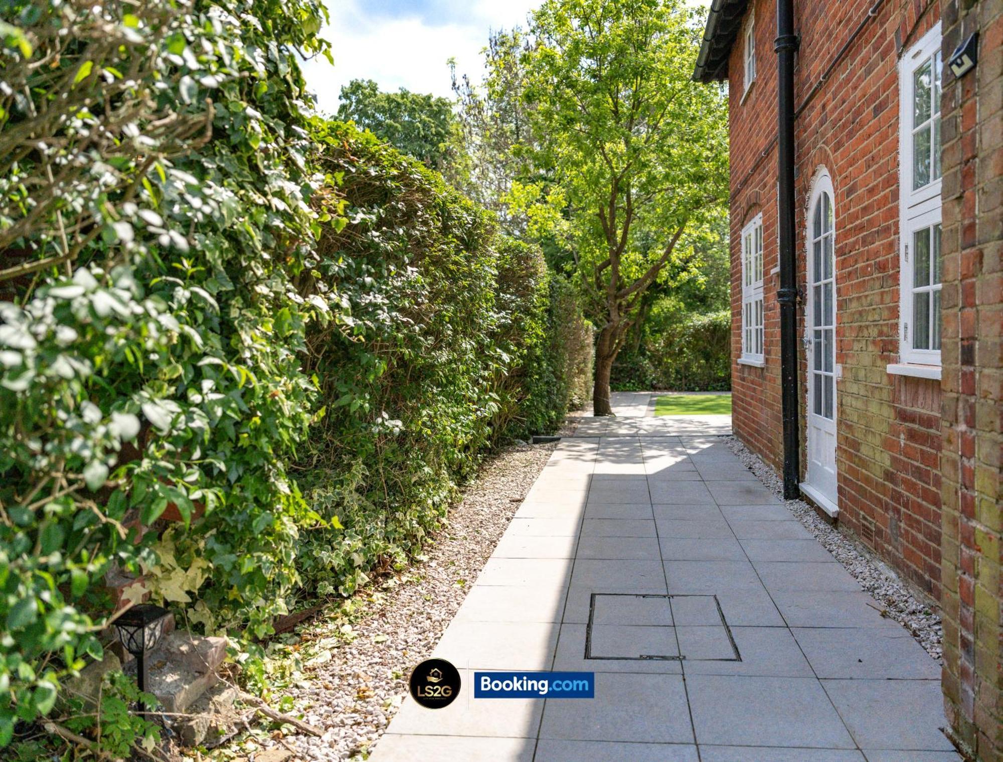 Amazing 3 Bedroom House By Ls2g Short Lets & Serviced Greater With Free Parking Hébergement de vacances *