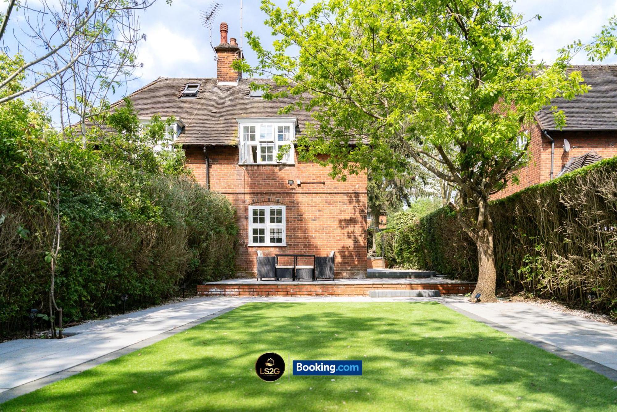 Amazing 3 Bedroom House By Ls2g Short Lets & Serviced Greater With Free Parking Hébergement de vacances Londres