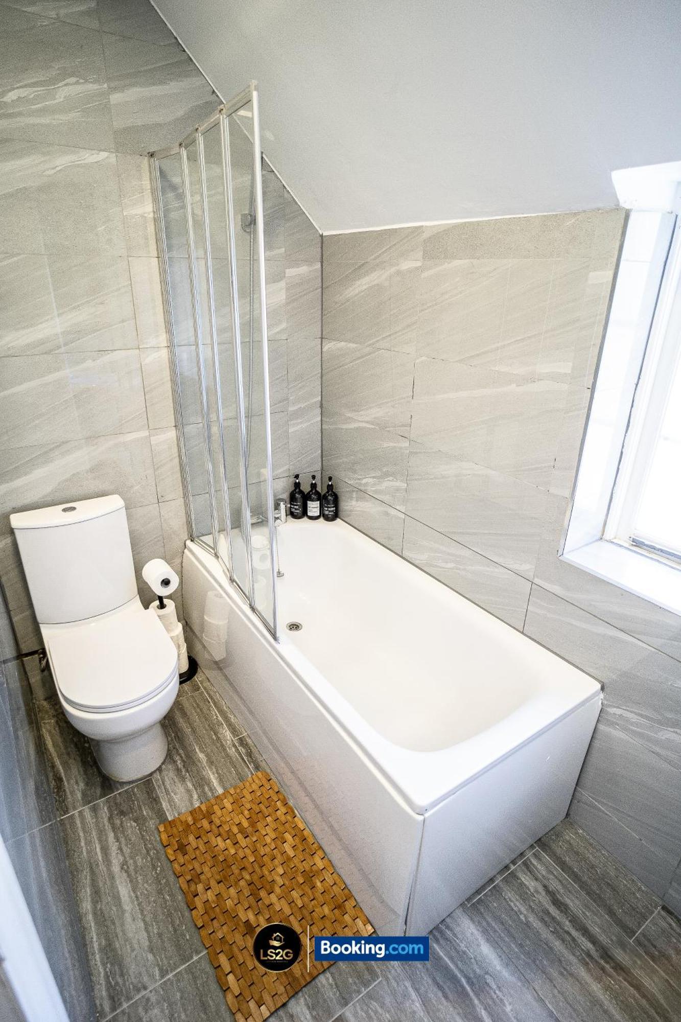 Amazing 3 Bedroom House By Ls2g Short Lets & Serviced Greater With Free Parking Hébergement de vacances